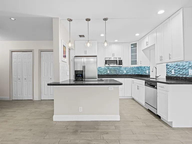 2700 NE 56th Ct #4B — Photo 3