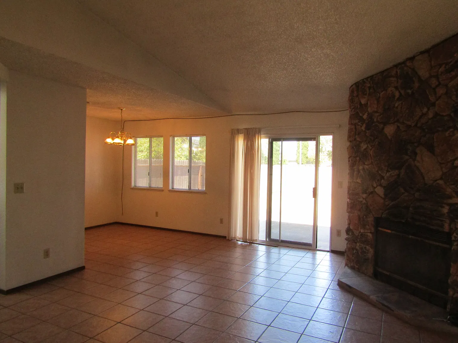 3 bed, 1448 sqft, $2,250 — Photo 3