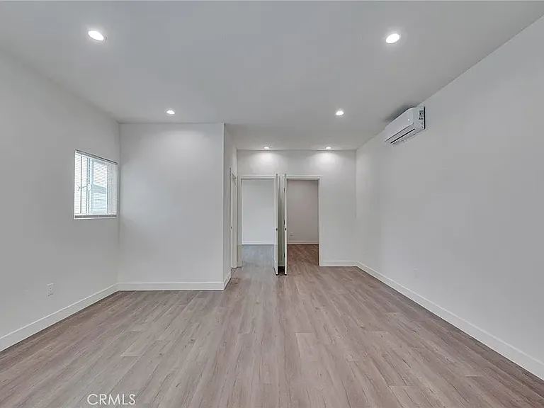 6744 Radford Ave — Photo 7