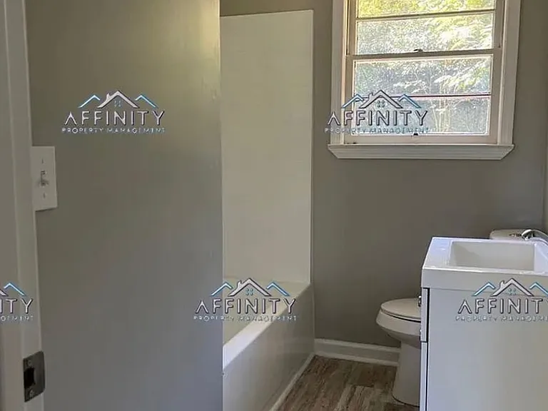 1154 N Beddingfield Dr — Photo 5