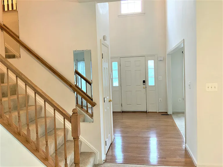 19 Sunrise Valley Ct — Photo 2