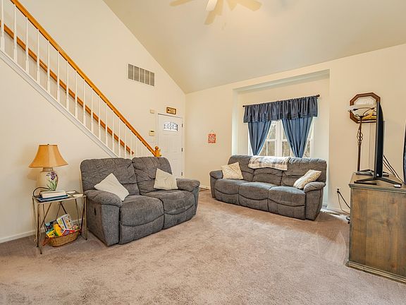 5th image of 15 Plover St N