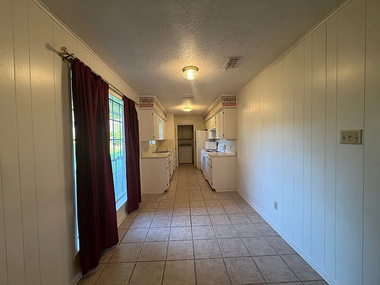 3404 Live Oak Dr — Photo 4