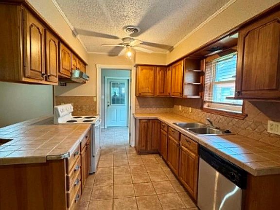 3rd image of 2901 Del Monte Ave