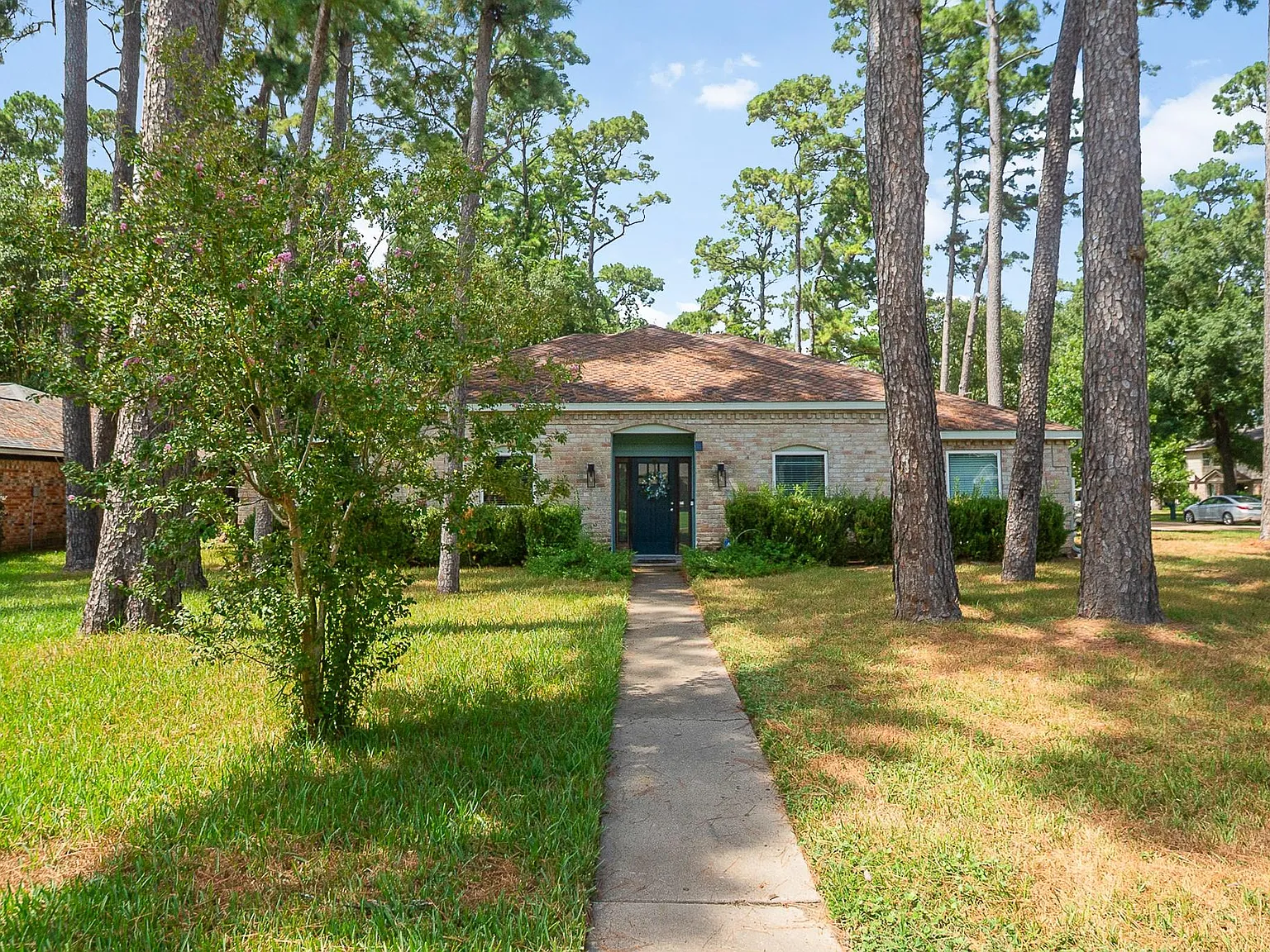 4 bed, 2.5 bath, 2310 sqft, $2,500 — Photo 3