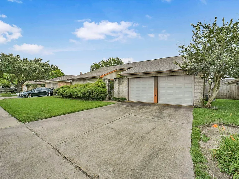16323 Summer Dawn Ln — Photo 30
