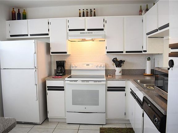 3rd image of 6288 Arlington Ct #204