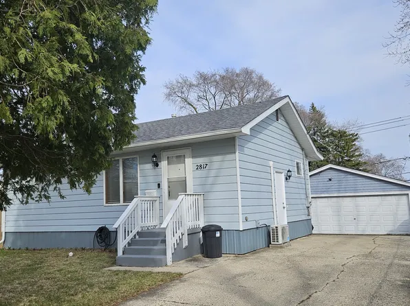 2817 N Elmwood Ave, Waukegan, IL 60087