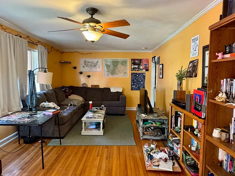 410 S Greensboro St — Photo 3