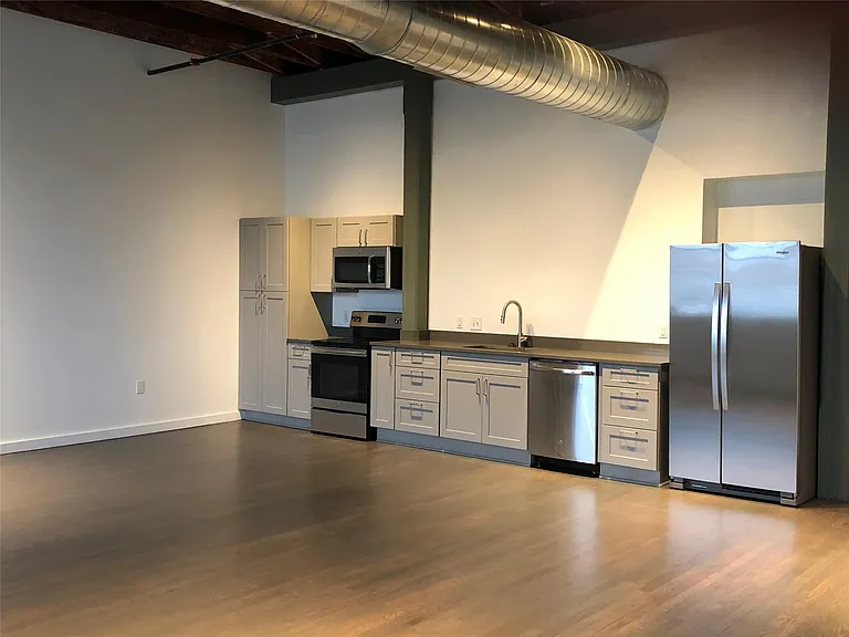 102 E 2nd St #203 — Photo 3