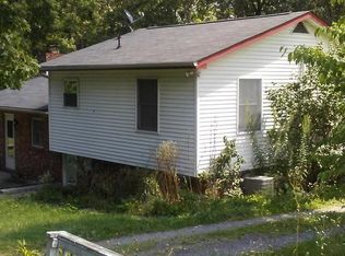 285 Fossil Ln, Delray, WV 26714