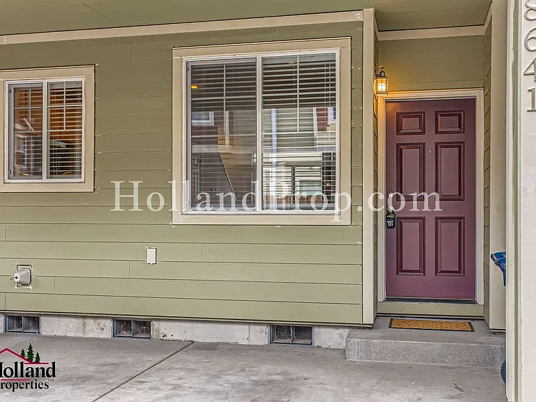 8641 NE Trafalgar Ln — Photo 2