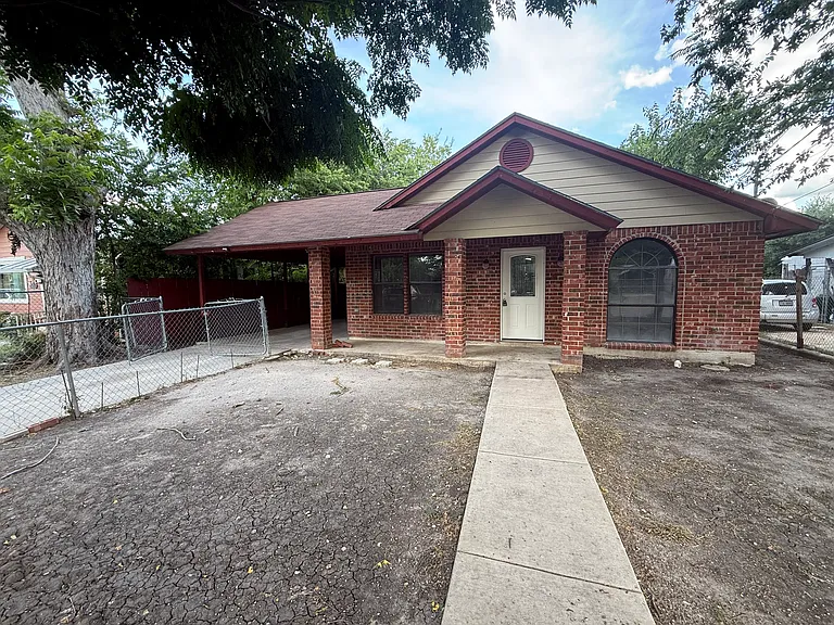918 W Harding Blvd — Photo 1