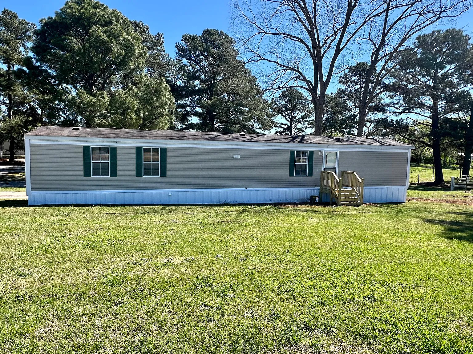 2 bed, $995 — Photo 1