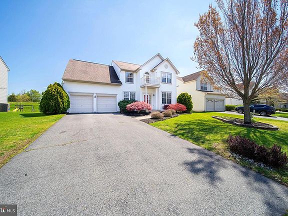 3rd image of 17 Forsythia Ln