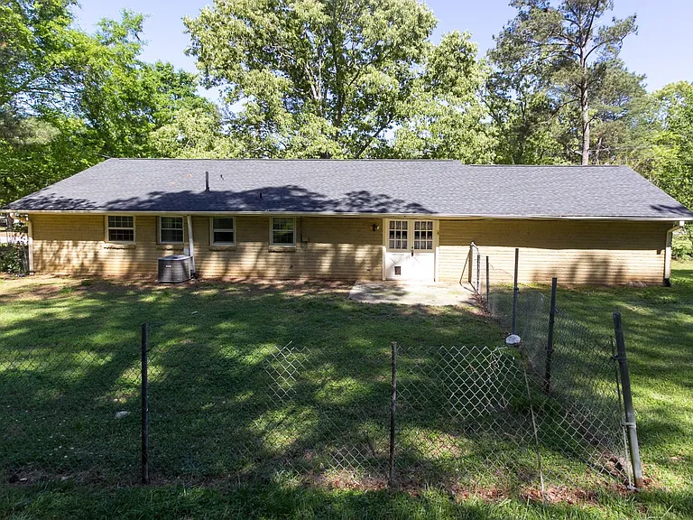 3720 Sunny Hill Dr — Photo 2