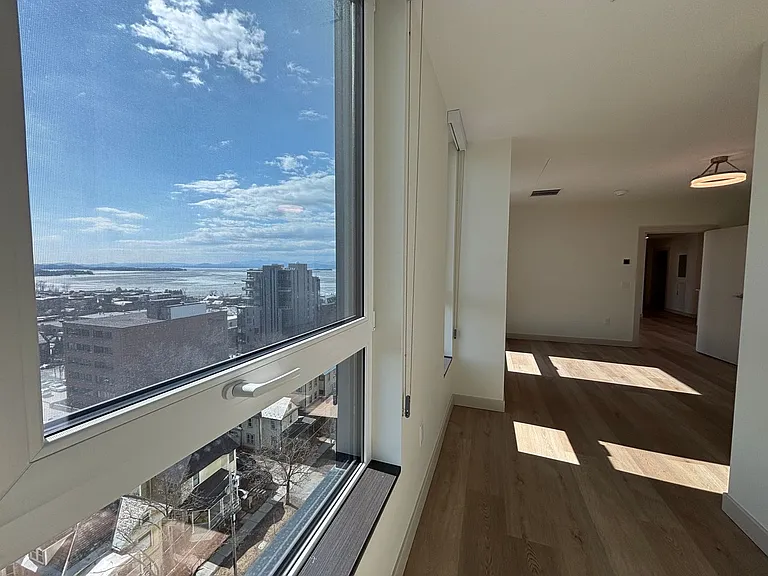 Bank Street Apartments at Burlington Square — Photo 15