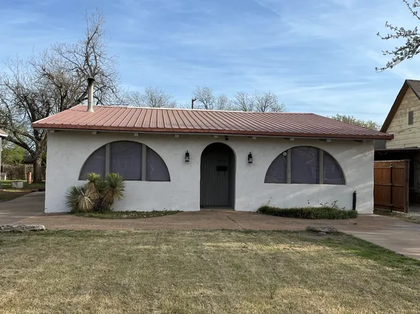 711 E Liveoak St, Altus, OK 73521