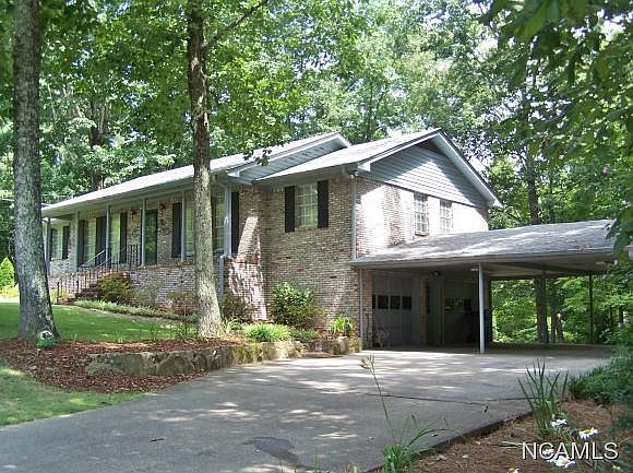 2nd image of 1405 Oakhill Dr NW