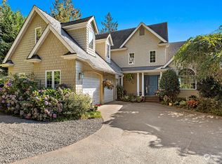 7495 NE Carene Ln, Bainbridge Island, WA 98110