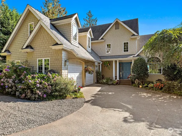 7495 NE Carene Lane, Bainbridge Island, WA 98110