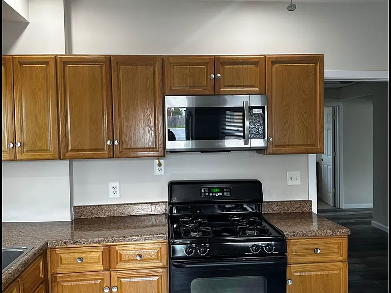 402 W Sample St — Photo 12