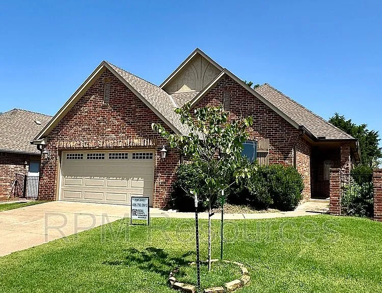 3121 SW 136th Ter — Photo 2