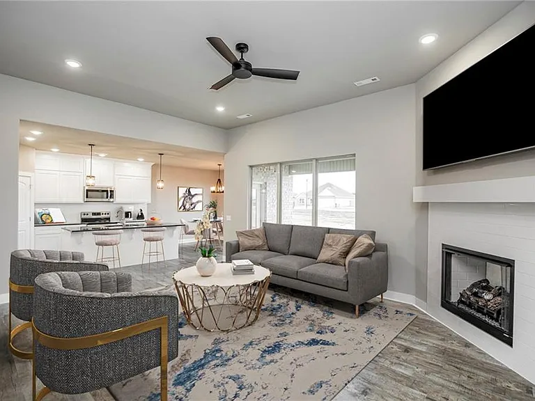 1048 Parker Ln — Photo 6