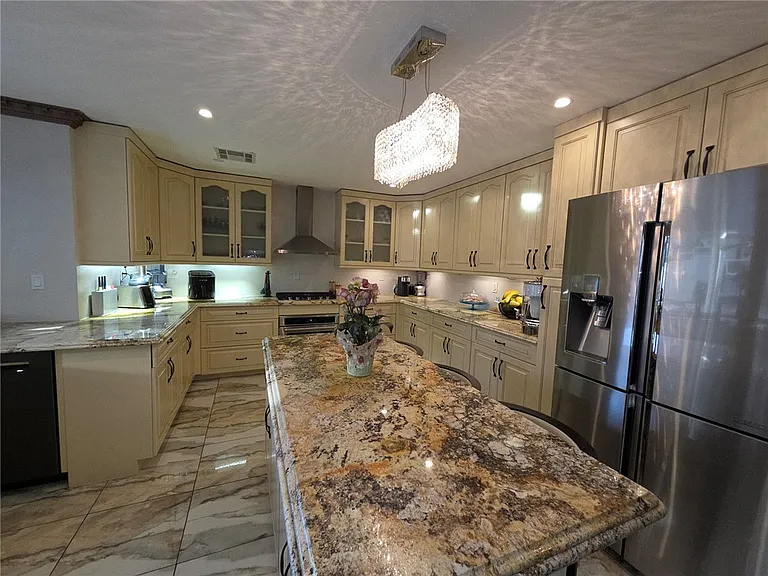7824 Emerald Harbor Ct — Photo 3