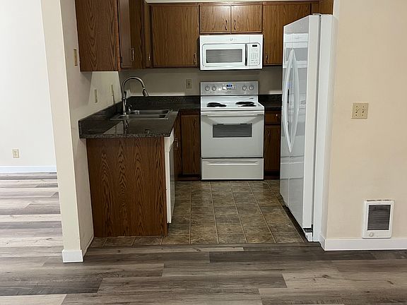 4th image of 5928 Seahurst Ave #B