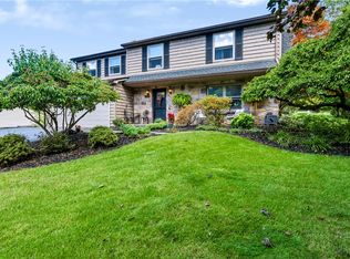 96 Beacon Hills Dr N, Penfield, NY 14526