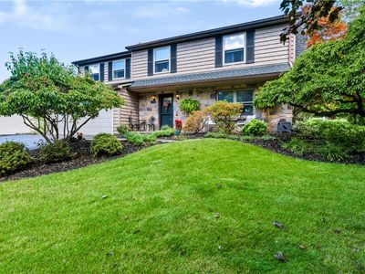 96 Beacon Hills Dr N, Penfield, NY, 14526