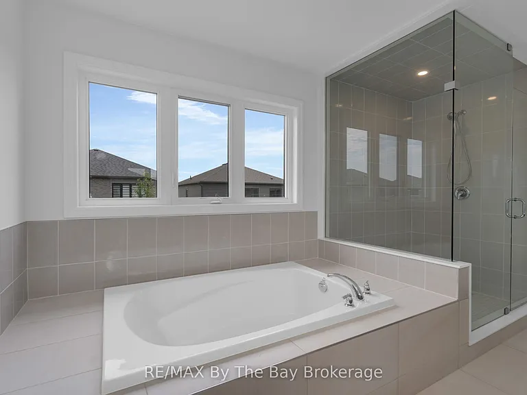48 Del Ray Cres — Photo 15