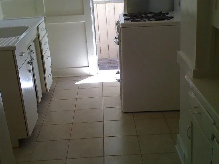 636 E 20th St #C — Photo 11