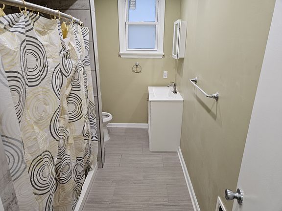 2nd image of 30 E Clifton Ave Floor 2