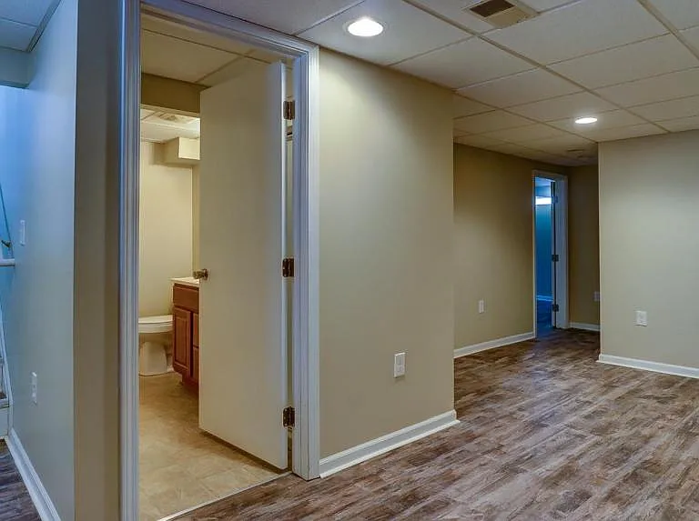 28458 Rosslyn Ave — Photo 10