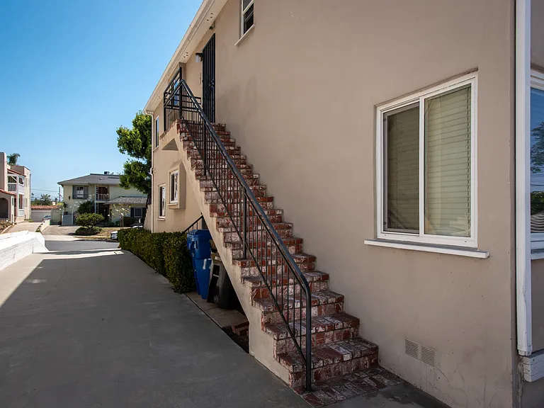 1763 Kelton Ave — Photo 18