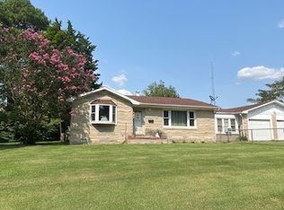 204 Shipley St, Carmi, IL 62821