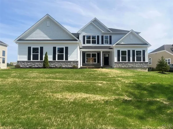 2693 Hollow View Dr #16, Easton, PA 18040