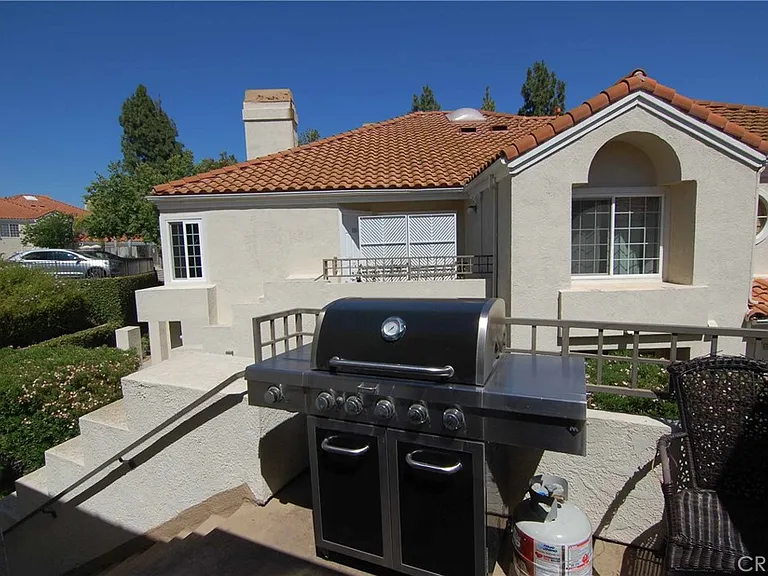4240 Lost Hills Rd — Photo 2