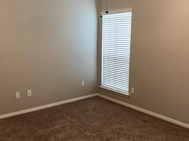 1917 Stratford Dr — Photo 12