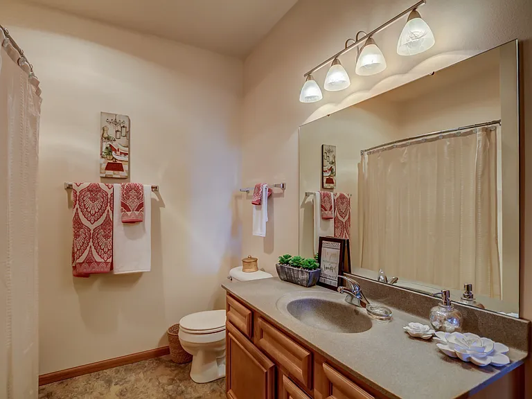 Grant- Bathroom