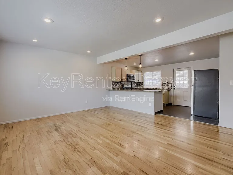 219 S Holly St — Photo 5