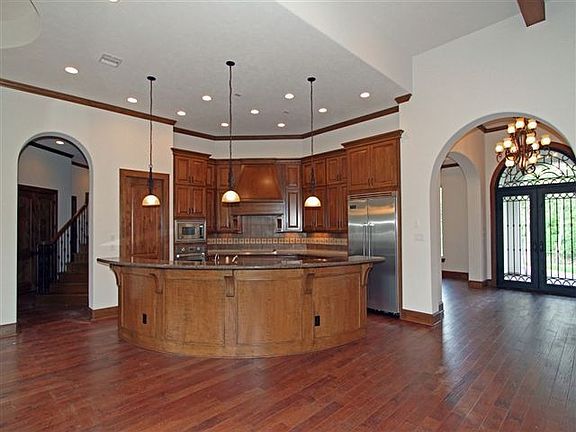 3rd image of 3 Maroon Creek Ct