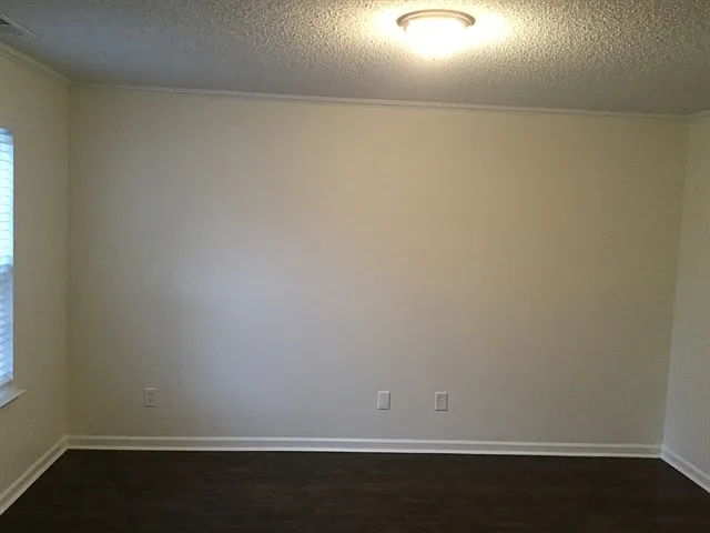 1308 Crestfield Dr — Photo 6
