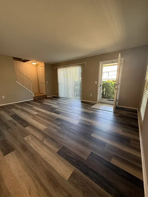 2 bed, 1.5 bath, 968 sqft, $1,400 — Photo 2