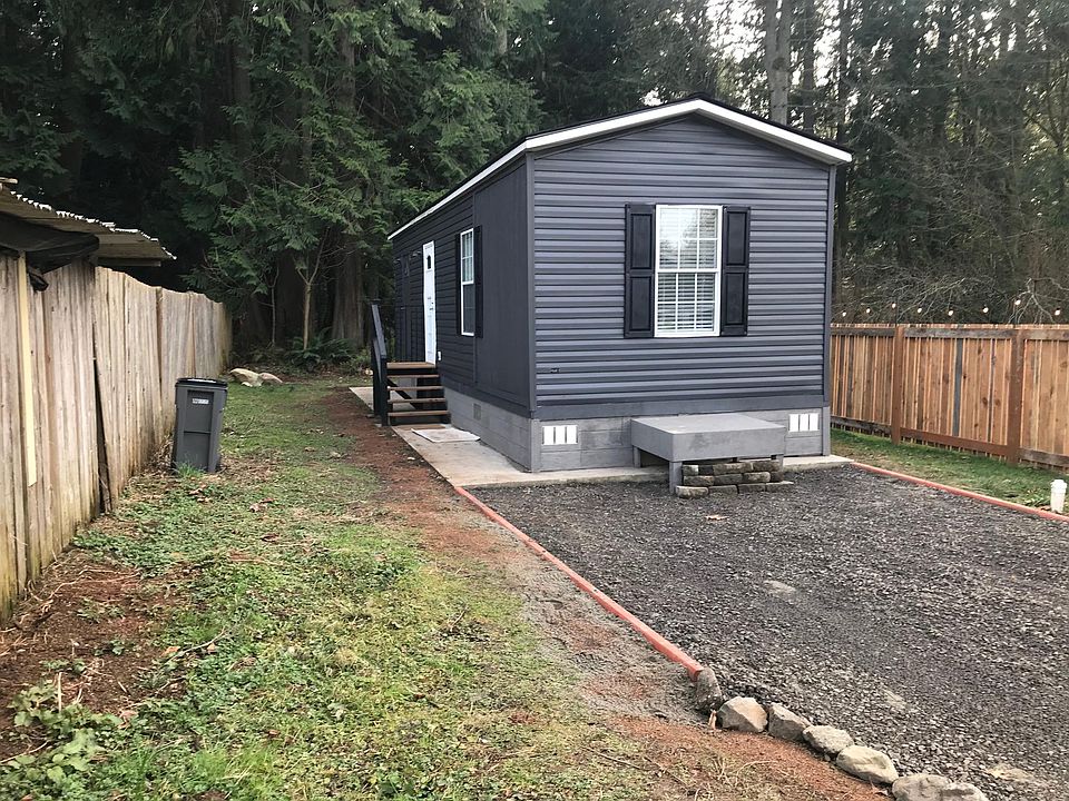 1st image of 20473 Stephen Dr NE #1/2