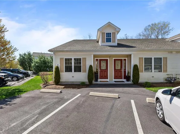 6 Gray Coach Ln APT 602, Cranston, RI 02921