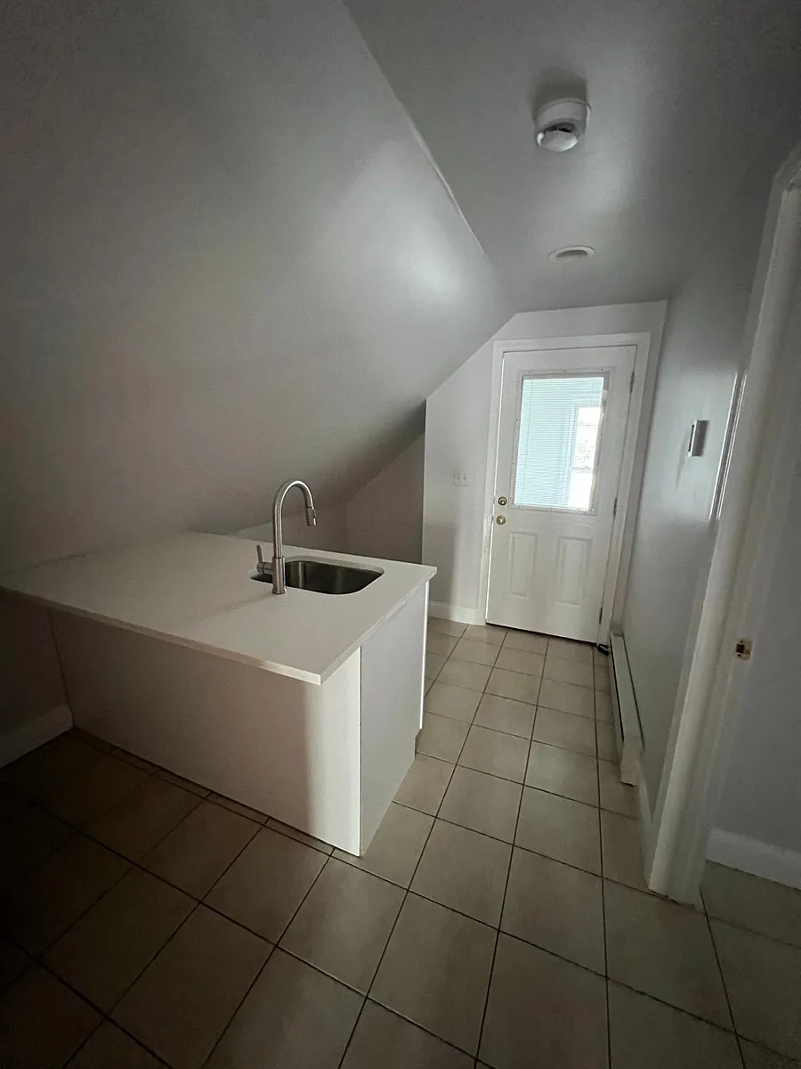 Building Photo - 38 Metcalf Ave #3