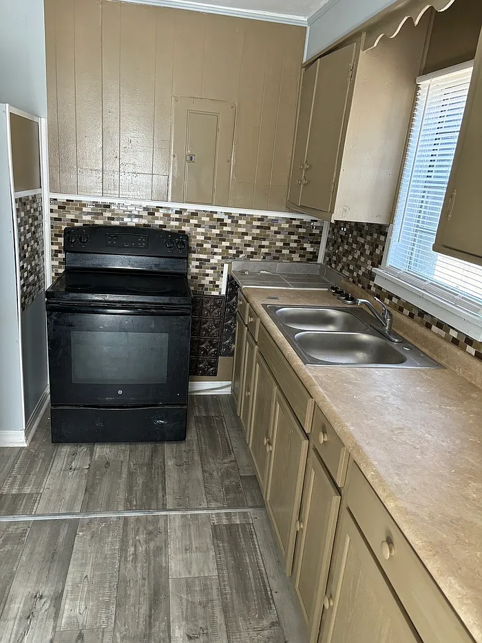 3 bed, 1.0 bath, 962 sqft, $975 — Photo 1